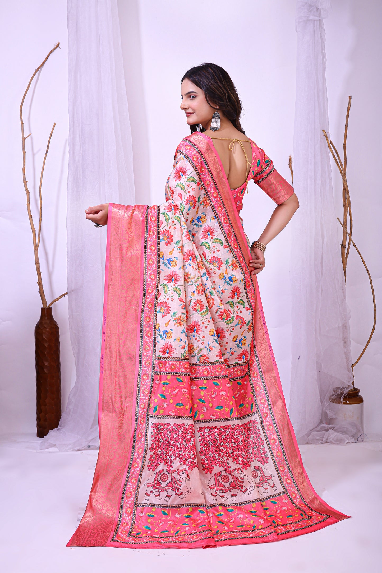White and Pink Color Dola Cotton Fabric Digital Print Saree With Blouse Piece