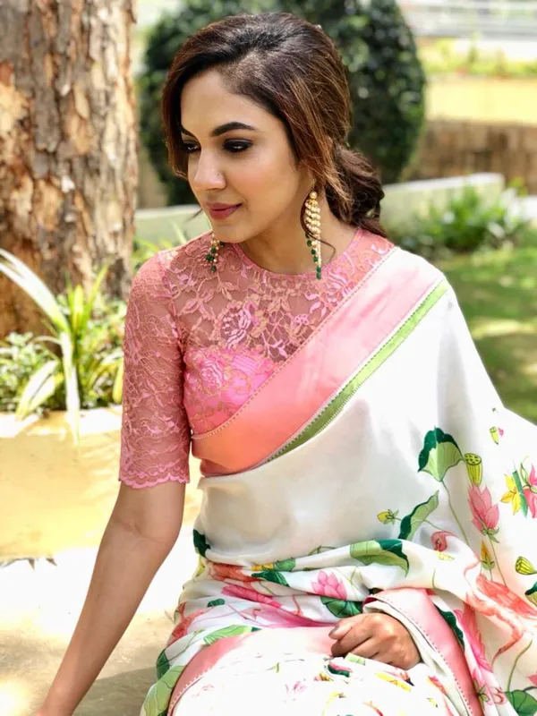 Divine White and Pink Color Cotton Linen Saree With Unstitched Blouse Piece For Women