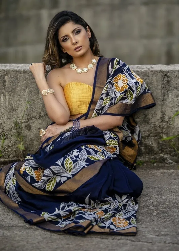 Sophisticated Blue Color Cotton Linen Saree With Unstitched Blouse Piece For Women