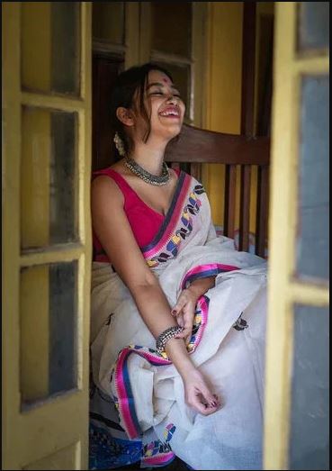 Charming White Color Cotton Linen Saree With Unstitched Blouse Piece For Women