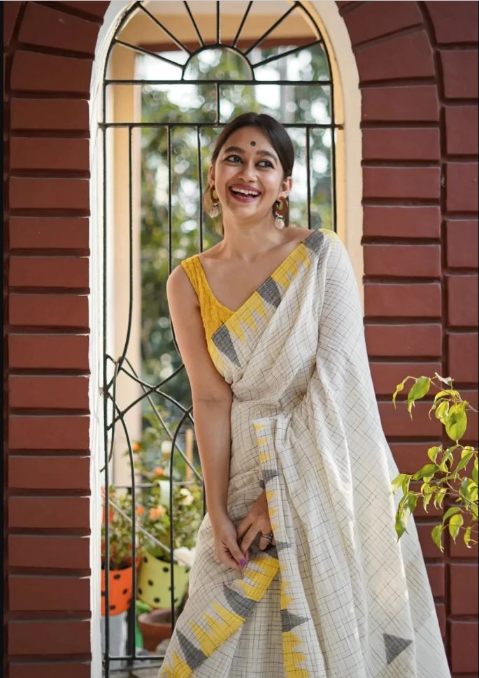 Timeless White Color Cotton Linen Saree With Unstitched Blouse Piece For Women