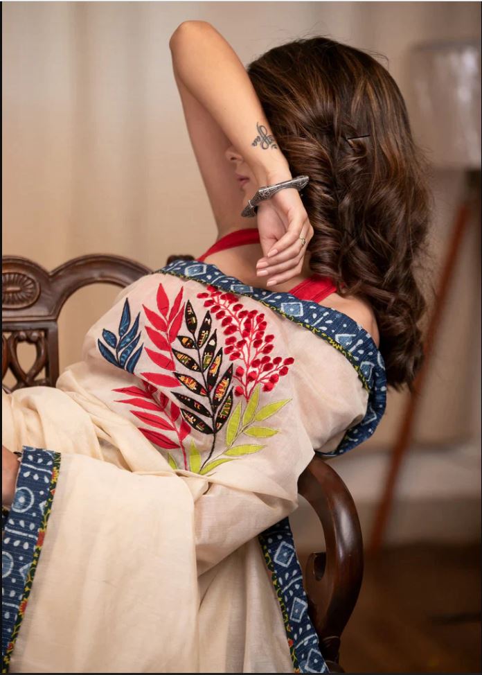 Luxurious White Color Cotton Linen Saree With Unstitched Blouse Piece For Women