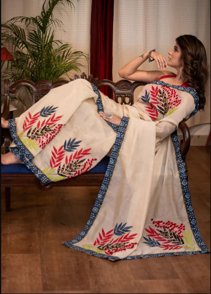 Luxurious White Color Cotton Linen Saree With Unstitched Blouse Piece For Women