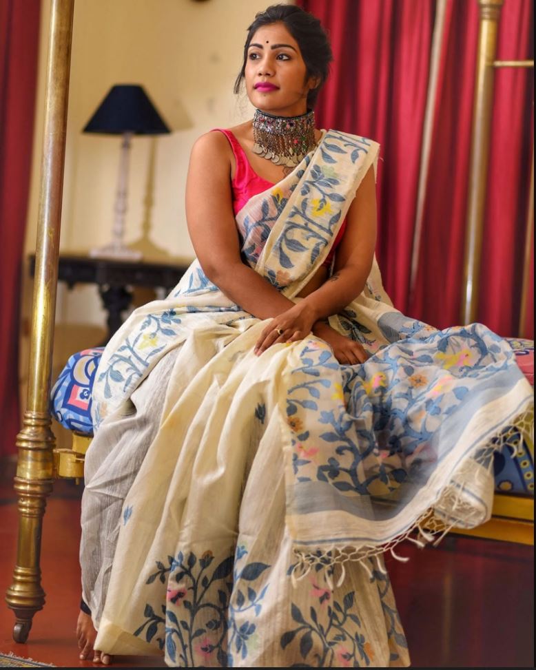 Timeless White Color Cotton Linen Saree With Unstitched Blouse Piece For Women