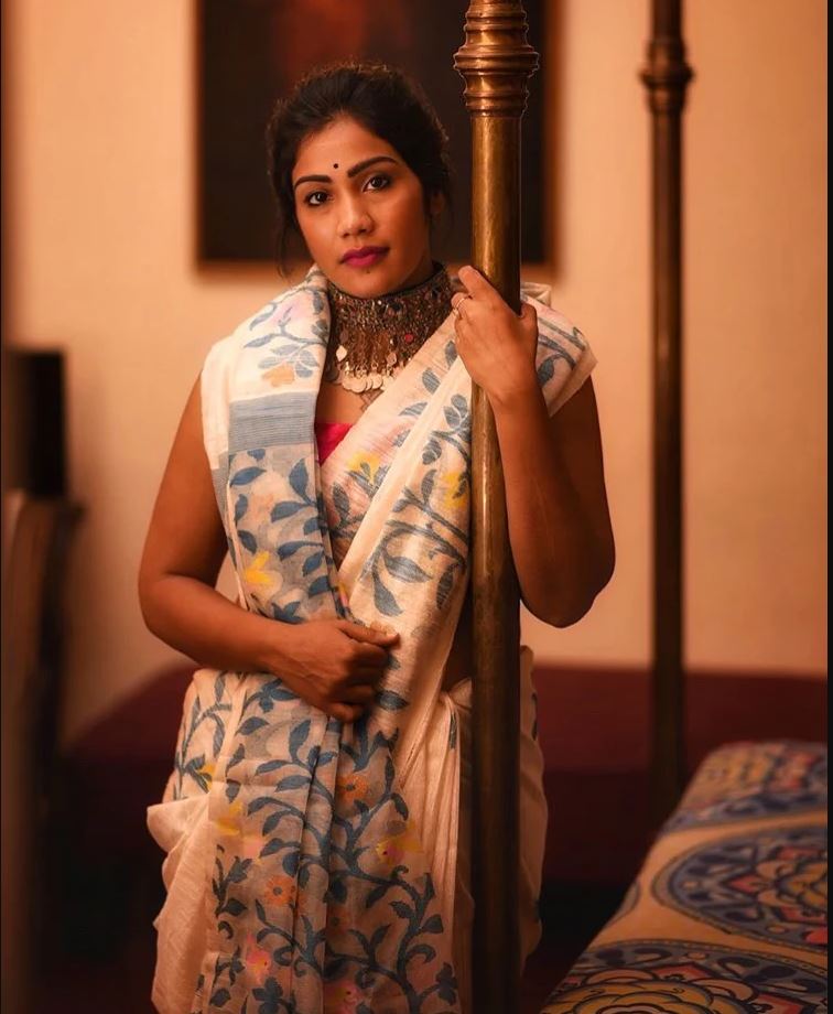 Timeless White Color Cotton Linen Saree With Unstitched Blouse Piece For Women