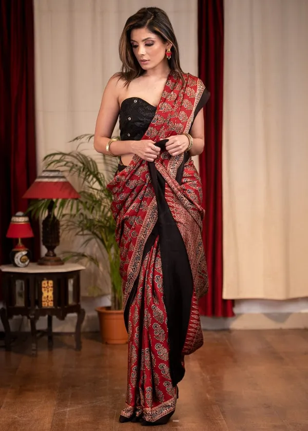 Enchanting Red Color Cotton Linen Saree With Unstitched Blouse Piece For Women
