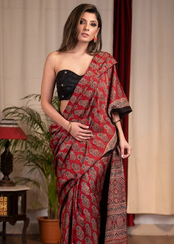 Enchanting Red Color Cotton Linen Saree With Unstitched Blouse Piece For Women