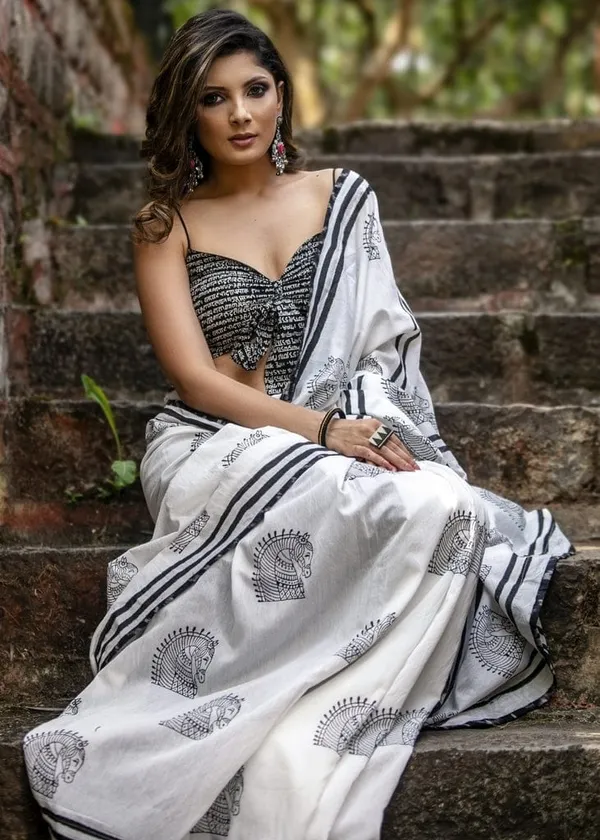 Majestic White Color Cotton Linen Saree With Unstitched Blouse Piece For Women