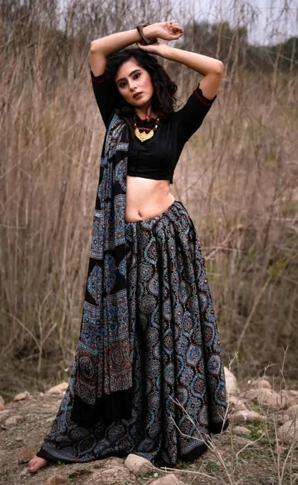 Classy Black Color Cotton Linen Saree With Unstitched Blouse Piece For Women
