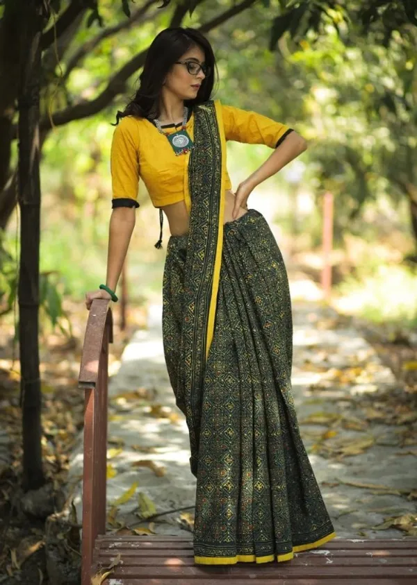 Luxurious Green Color Cotton Linen Saree With Unstitched Blouse Piece For Women