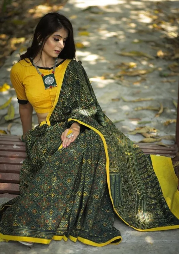 Luxurious Green Color Cotton Linen Saree With Unstitched Blouse Piece For Women